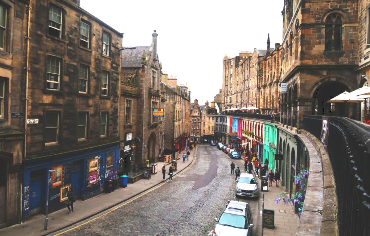 Street in Edinburgh with colorful buildings